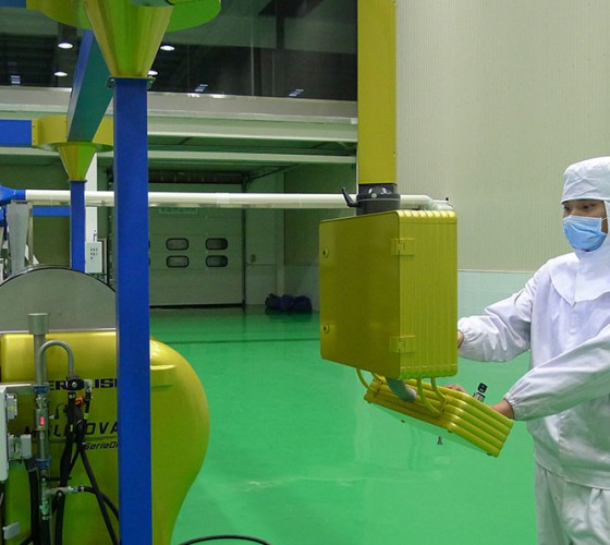 公司擁有三條原裝進(jìn)口冷榨橄欖油加工生產(chǎn)線(xiàn)，兩條德國(guó)福樂(lè)偉和一條意大利貝亞雷斯單一品種生產(chǎn)線(xiàn)，日加工鮮果能力達(dá)560噸，通過(guò)低溫純物理冷榨最大..